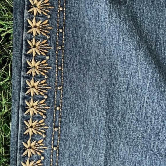 Beautiful Embroidered Jeans - Picture 3 of 4